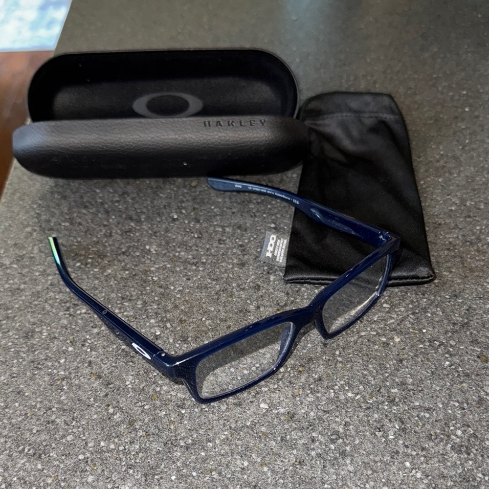 Oakley Blue Performance Glasses Sleek Design